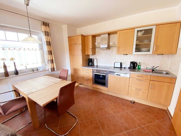 Fridge, oven, dishwasher, coffee/tea maker