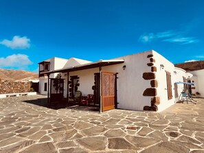 Exterior - Holiday Home "Casita Tahona" with Mountain Views, Terrace and Wi-Fi (Teguise)