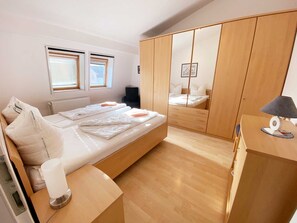 2 Schlafzimmer, Zimmersafe, Reisekinderbett, WLAN