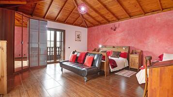 3 makuuhuonetta, silitysrauta/-lauta, ilmainen Wi-Fi, vuodevaatteet