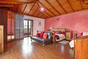 3 chambres, fer et planche à repasser, Wi-Fi gratuit, draps fournis