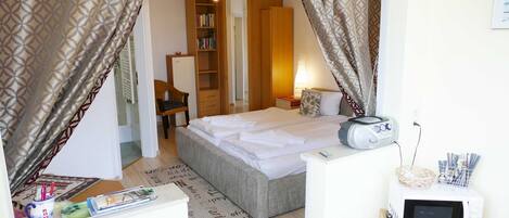 1 bedroom, travel cot, WiFi, bed sheets