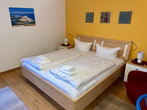 2 Schlafzimmer, Reisekinderbett, WLAN, Bettwäsche
