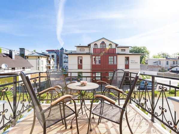 تناول الطعام بالخارج