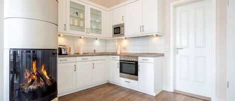 Fridge, oven, dishwasher, coffee/tea maker