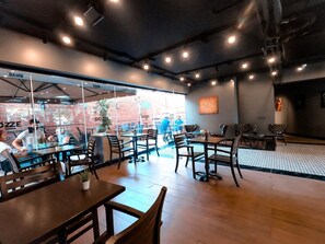 Cafe - Ramada Encore By Wyndham Maltepe (Istanbul)