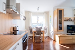 Kühlschrank, Mikrowelle, Ofen, Geschirrspüler
