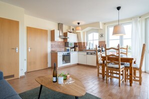 Kylskåp, mikrovågsugn, ugn och diskmaskin