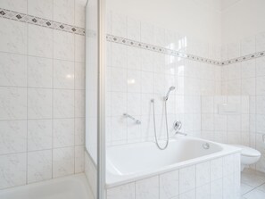 Shower, hair dryer, towels - Villa Dora, App. 07, Germany (Heringsdorf)