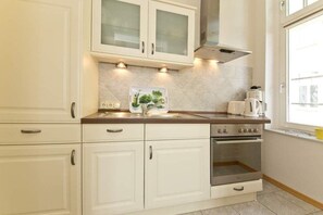 Fridge, oven, dishwasher, coffee/tea maker