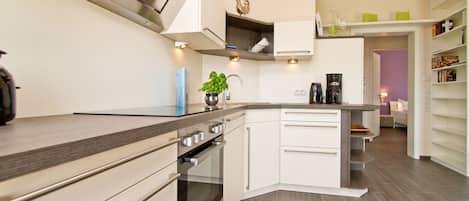 Frigorifero, microonde, forno, lavastoviglie