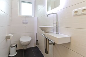 Ducha, secador de pelo, toallas