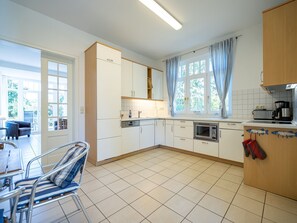 Kühlschrank, Mikrowelle, Ofen, Geschirrspüler