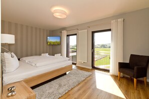 3 Schlafzimmer, Schreibtisch, Reisekinderbett, WLAN