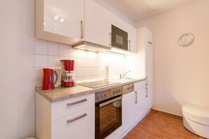 Fridge, microwave, dishwasher, coffee/tea maker