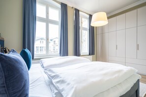 2 室のベッドルーム、デスク、WiFi、ベッドシーツ