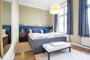 2 室のベッドルーム、デスク、WiFi、ベッドシーツ