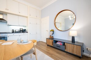 冷蔵庫、電子レンジ、オーブン、食器洗い機