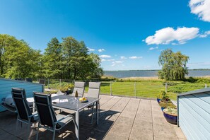 Unclassified image, 2 of 27, button