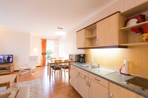 Fridge, microwave, coffee/tea maker, electric kettle