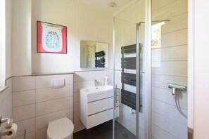 Shower, hair dryer - Maxine, Trassenheide (Baltic seaside resort), Germany (Trassenheide)