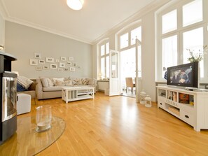 Fernseher, Kamin
