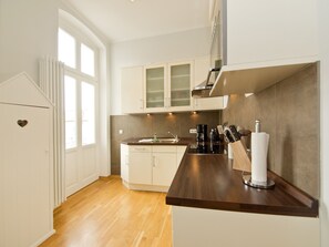 Fridge, microwave, dishwasher, coffee/tea maker