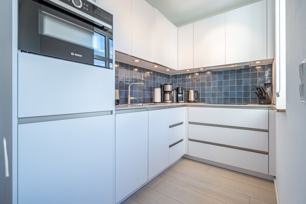 Køleskab, mikrobølgeovn, ovn, opvaskemaskine