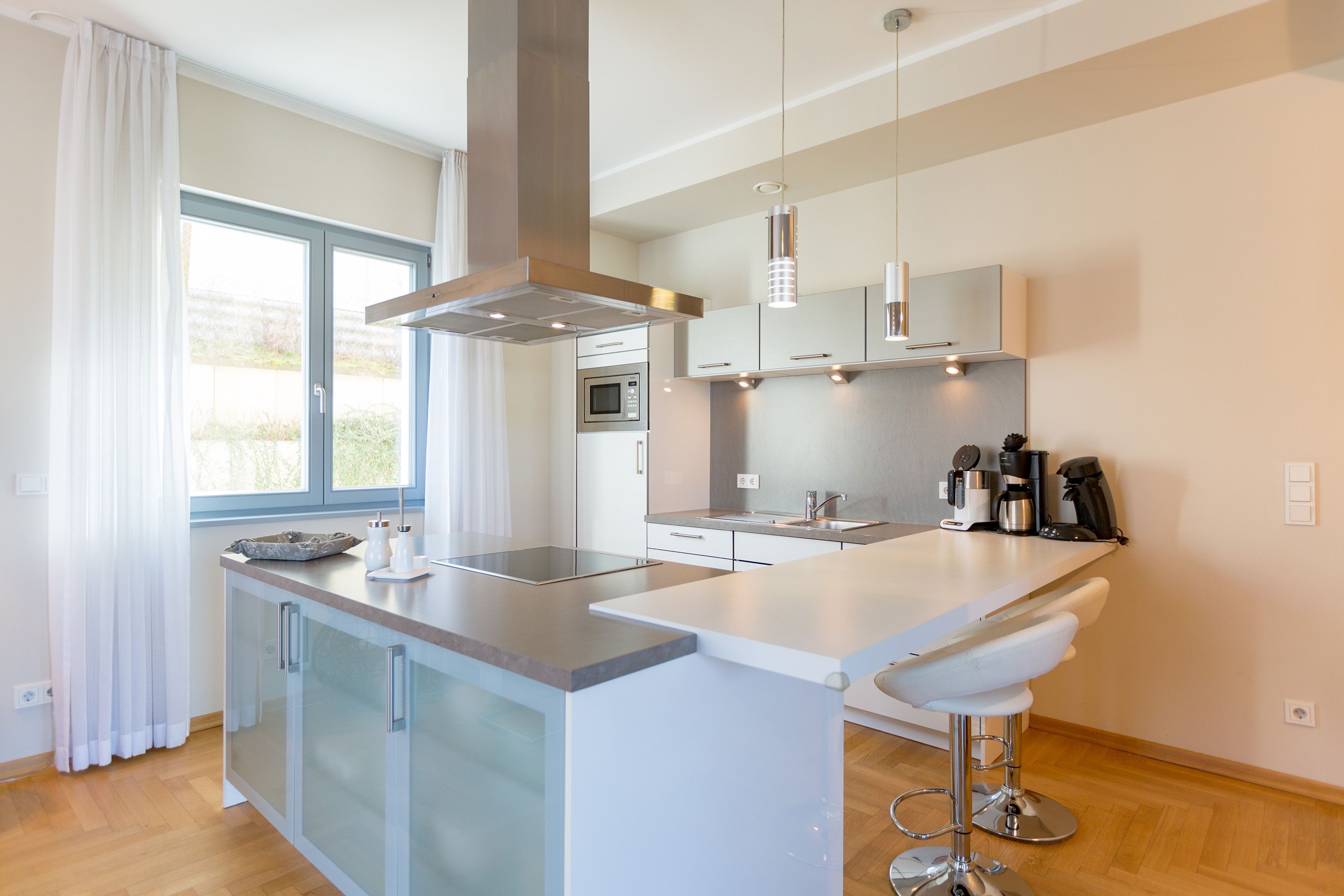 Réfrigérateur, micro-ondes, four, lave-vaisselle