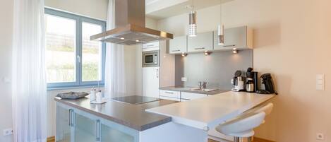 Réfrigérateur, micro-ondes, four, lave-vaisselle