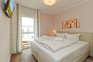 2 bedrooms, in-room safe, WiFi, bed sheets