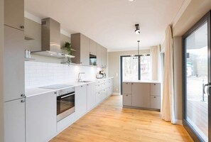 Fridge, oven, dishwasher, coffee/tea maker