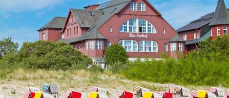 بالقرب من الشاطئ