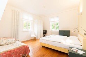 2 bedrooms, in-room safe, WiFi, bed sheets