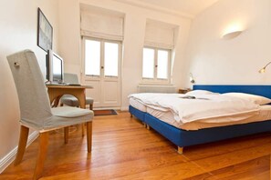 2 bedrooms, in-room safe, WiFi, bed sheets