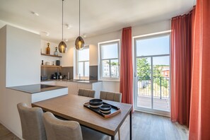 Kühlschrank, Mikrowelle, Ofen, Geschirrspüler