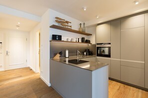 Refrigerador, microondas, horno y lavavajillas 