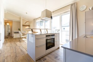 Fridge, oven, dishwasher, coffee/tea maker