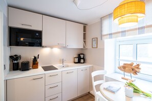 Kühlschrank, Mikrowelle, Geschirrspüler