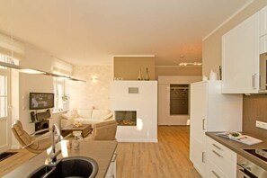 Fridge, microwave, oven, dishwasher - Villa Waldschloss, App. 03 (Heringsdorf)