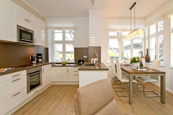 Køleskab, mikrobølgeovn, ovn, opvaskemaskine