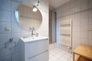 Hårtørrer, håndklæder