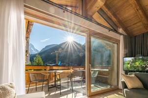 Premium Apartment, 2 Bedrooms, Fireplace, Mountain View | Terrace/patio