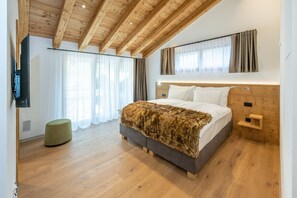 Penthouse, 3 slaapkamers, open haard, uitzicht op bergen | Luxe beddengoed, een kluis op de kamer, individueel gedecoreerd