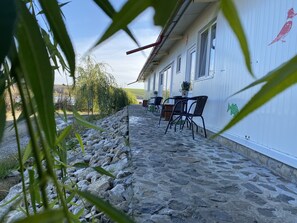 Outdoor dining - Angler's lodge near Bucharest (Sătucu)