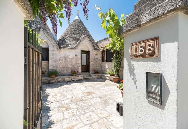 Property grounds - Trullo Sabina-Authentic Trullo (Santa Lucia)