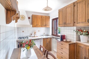 Fridge, stovetop, toaster, cookware/dishes/utensils - Trullo Sabina-Authentic Trullo (Santa Lucia)