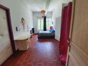 5 Schlafzimmer, Bügeleisen/Bügelbrett, kostenloses WLAN, Bettwäsche