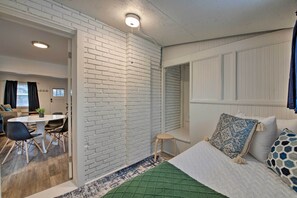 2 Schlafzimmer, Schreibtisch, Bügeleisen/Bügelbrett, Internetzugang