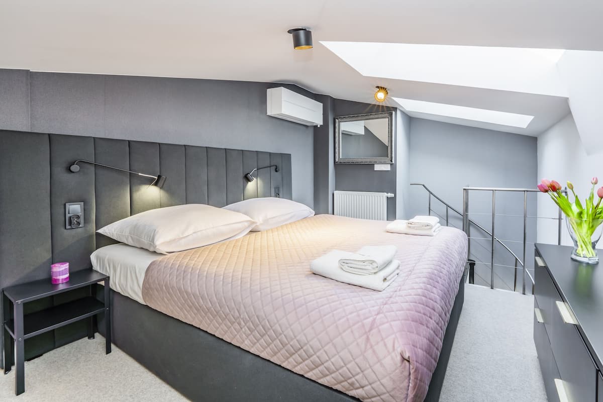 1 habitación, decoración personalizada y muebles diferentes